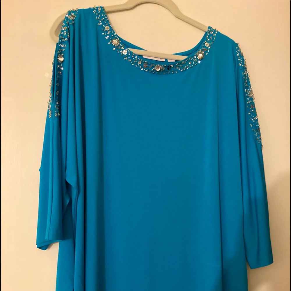 Beautiful teal top.